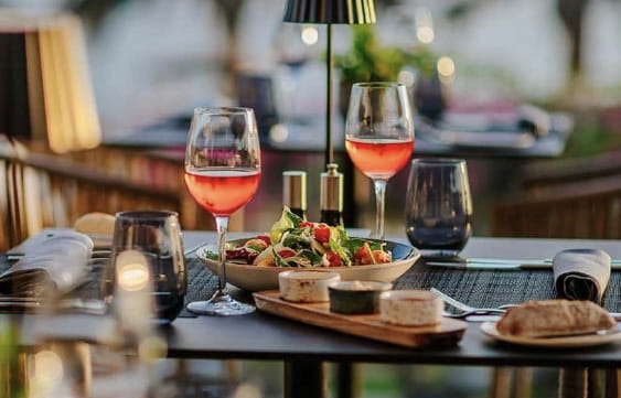 Al fresco dining at Verandah Restaurant at Mahogany Bay Resort & Beach Club